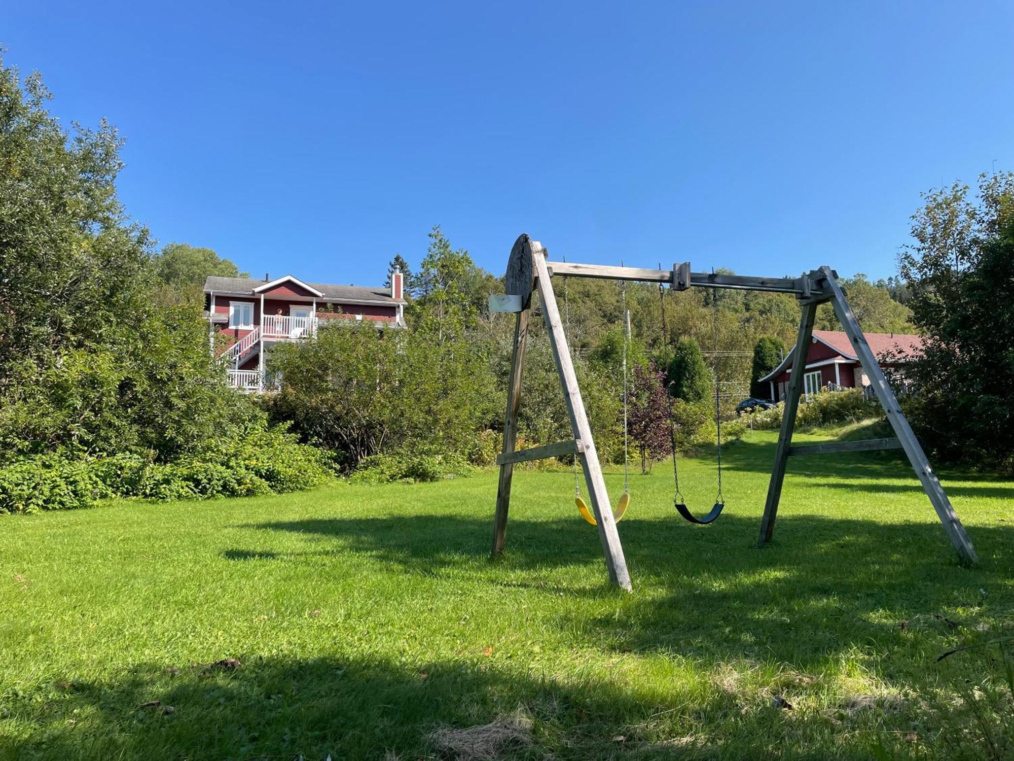 Belle Maison Avec Vue Sur La Riviere Л'Анс-Сен-Жан Экстерьер фото